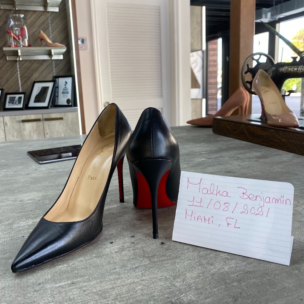 Christian Louboutin, Décollete Black Napa Leather pump. Sz 38.5